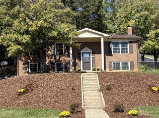 831 Paul St, Staunton, VA 24401