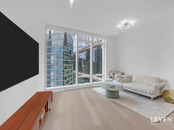 30 Riverside Boulevard 22F image 2 of 35