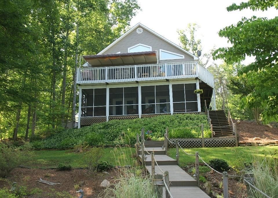 1st image of 160 Woodland Cove Dr