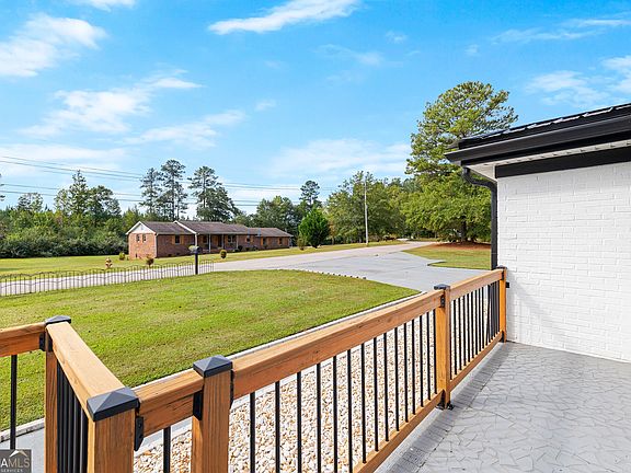 3rd image of 105 Ransby Dr