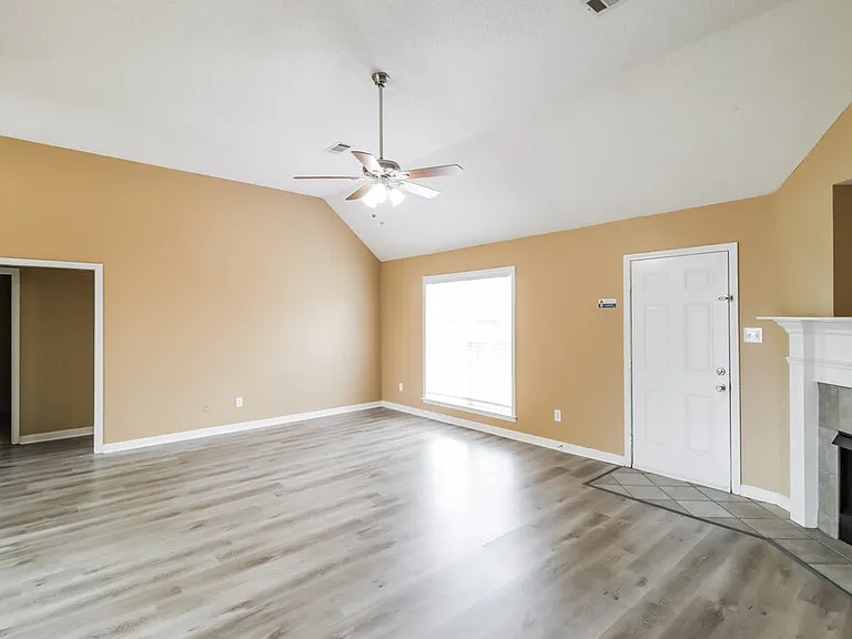 1489 McAllen Cv — Photo 5
