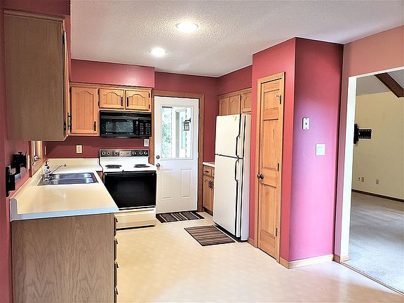 5th image of 717 Shawn Dr