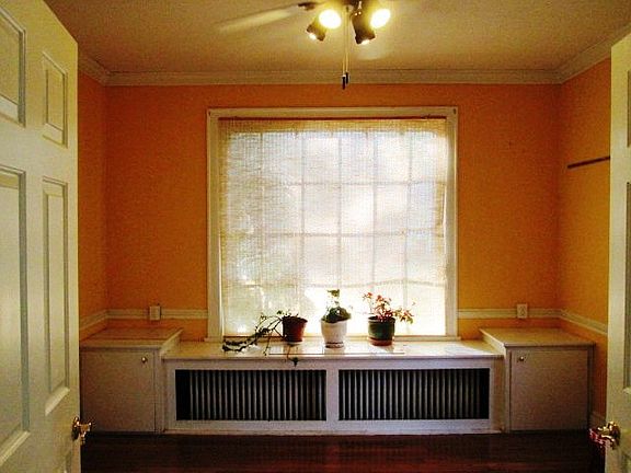 3rd image of 816 E Illinois St