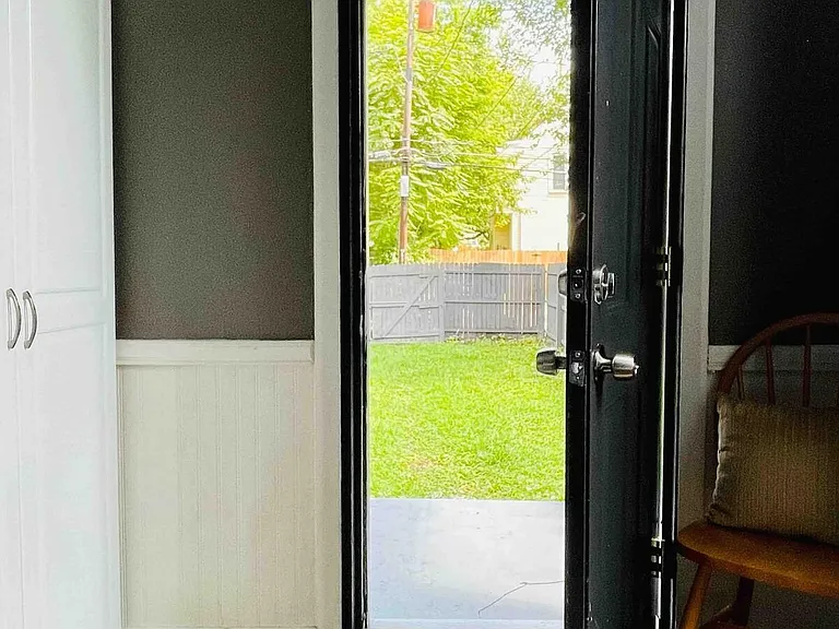 82 Adams Ave #A — Photo 19