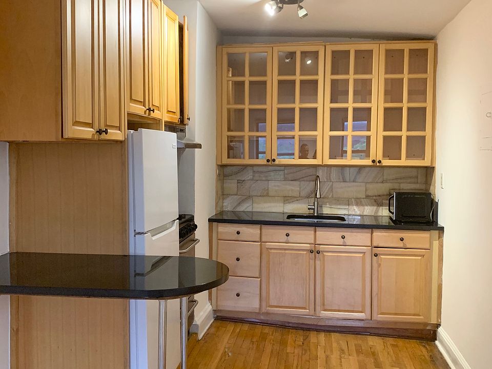 1st image of 520 E 5th St APT 4A