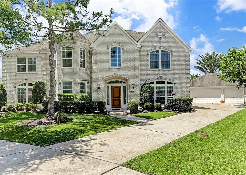 1st image of 2402 Royal Palm Ct