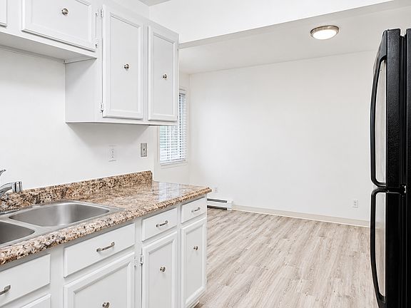 3rd image of 2030 Farmer Pl APT 4