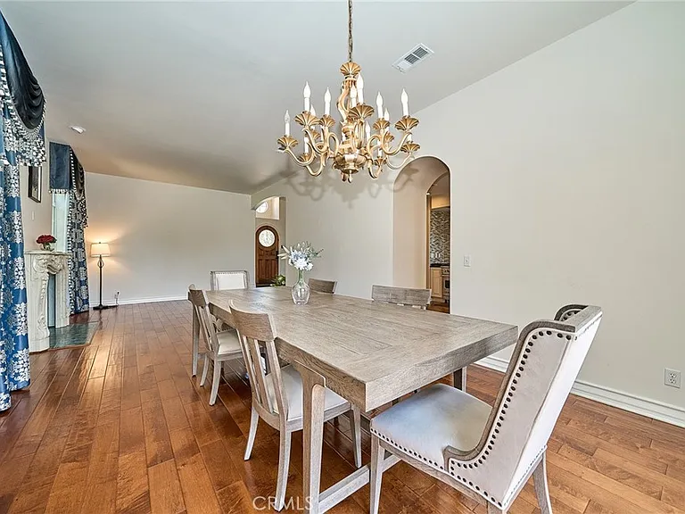 1089 Village Dr — Photo 7
