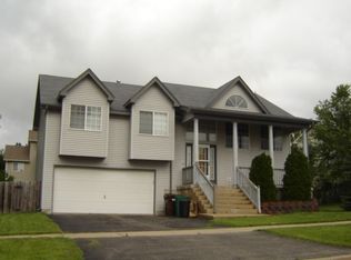 408 Joshua Tree Dr, Harvard, IL 60033