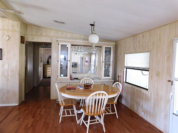 5th image of 390 Woodhill Dr