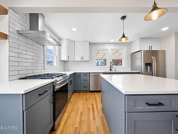 3rd image of 434 Black Oak Dr