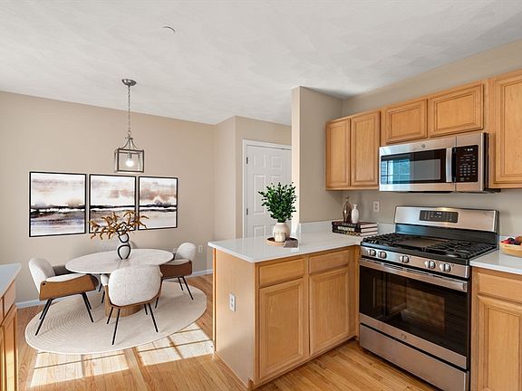5th image of 555 Main St Unit 6