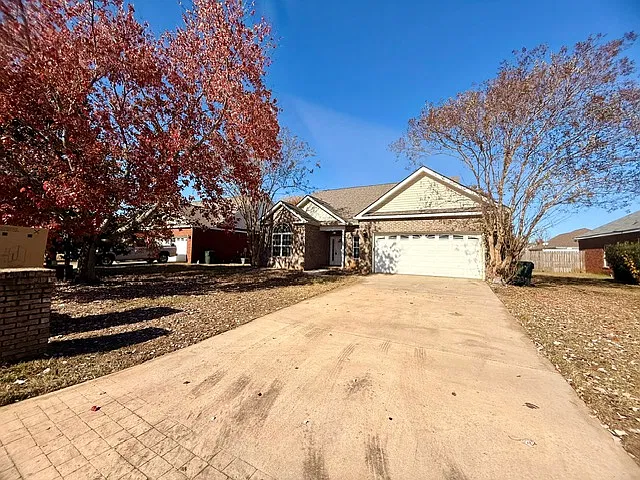 3 bed, 1451 sqft, $2,100 — Photo 1