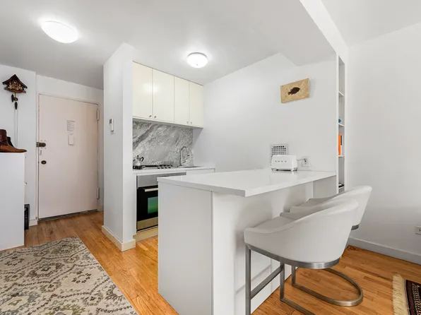 150 East 27th Street image 1 of 9