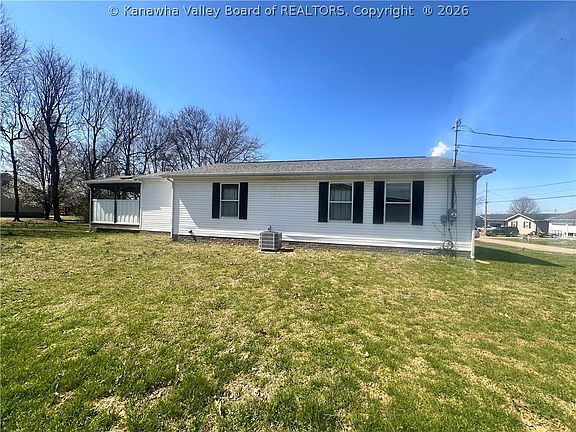 2nd image of 264 Hawthorne Ln