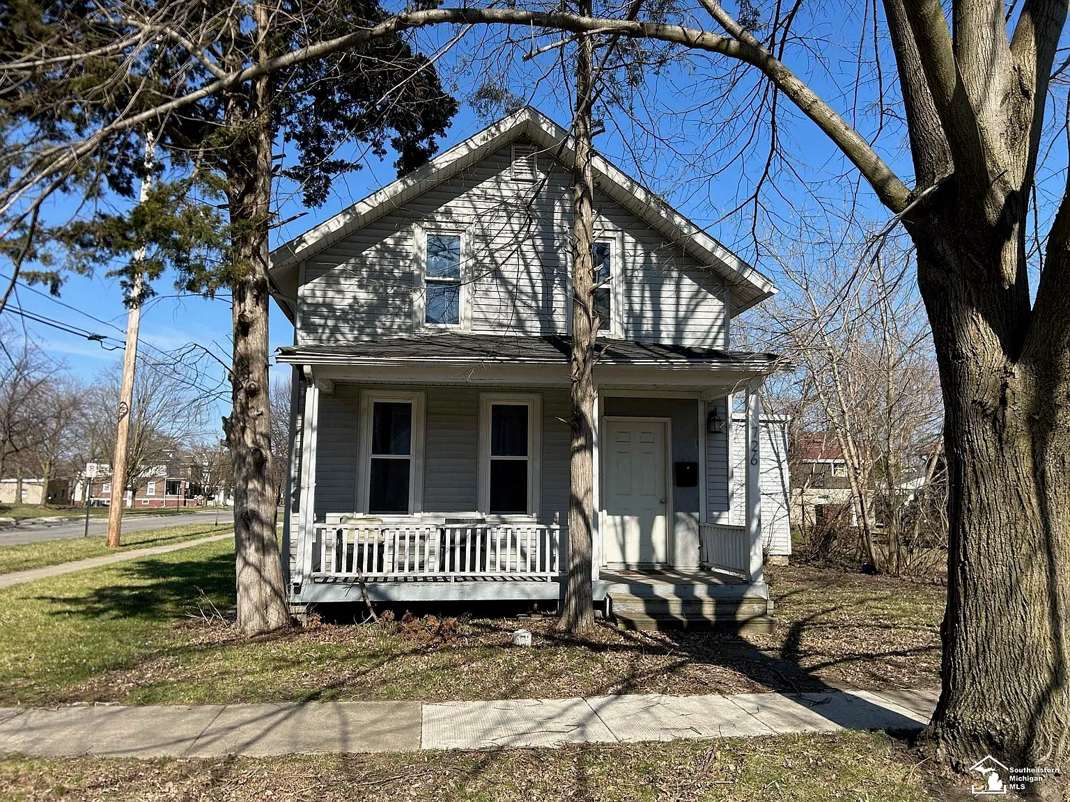 726 W 6th St photo 1