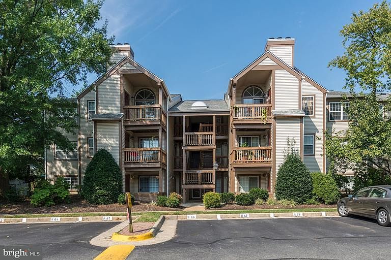 1st image of 6917G Victoria Dr