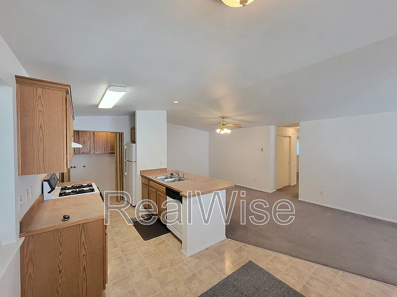 2 bed, 2.0 bath, 992 sqft, $1,725 — Photo 4
