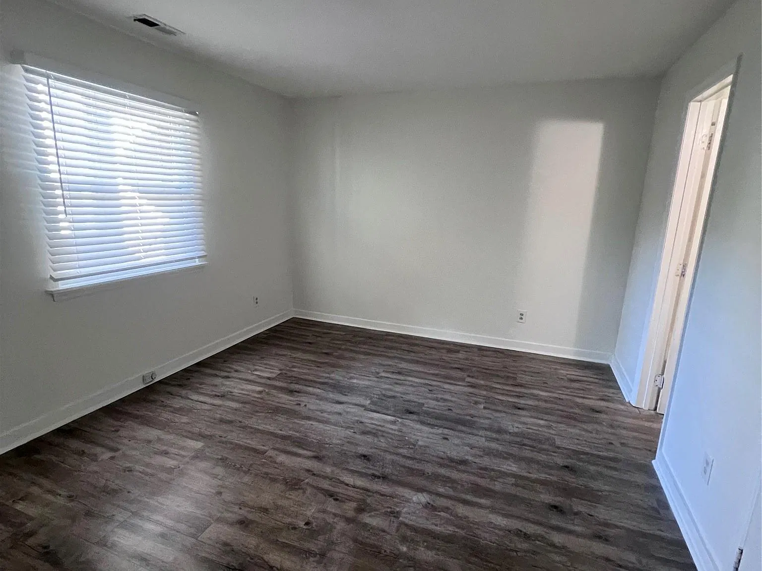2 bed, 982.0 bath, $2,600 — Photo 4