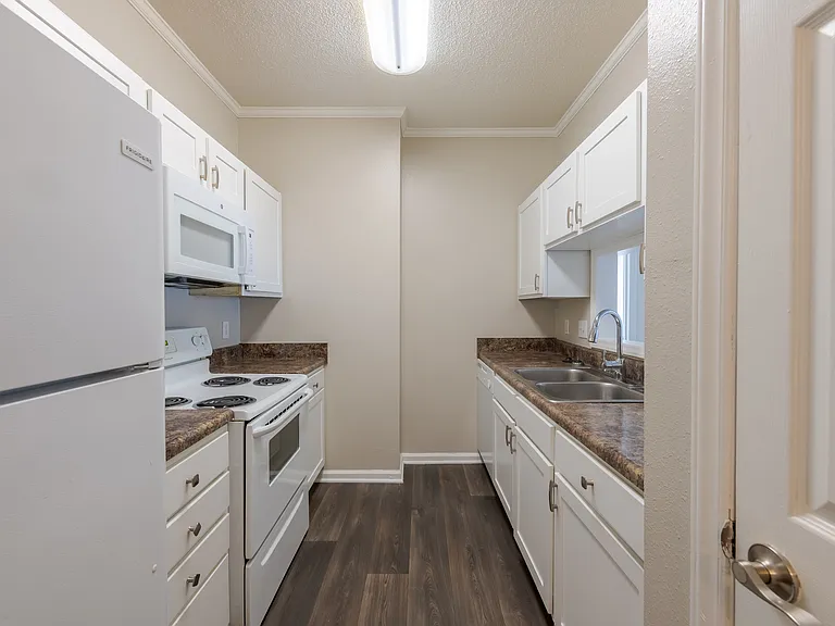 Abbington Place Apartments — Photo 8
