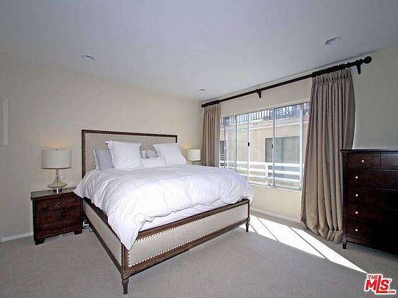 5th image of 1160 Granville Ave APT 111