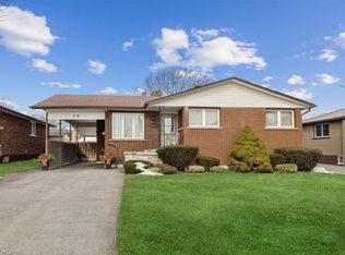 40 Purnell Dr, Hamilton, ON L9C4Y2
