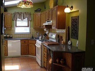 5th image of 1104 Van Buren Pl