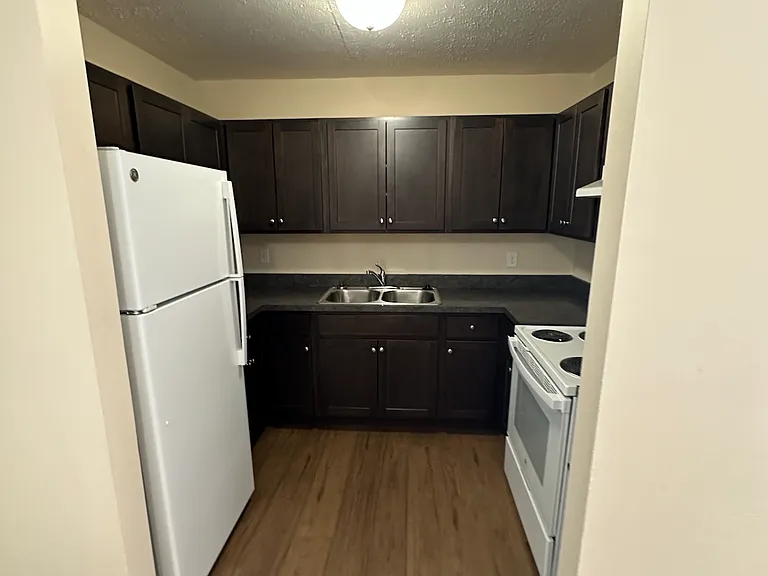 Pleasant Valley Apartments — Photo 42