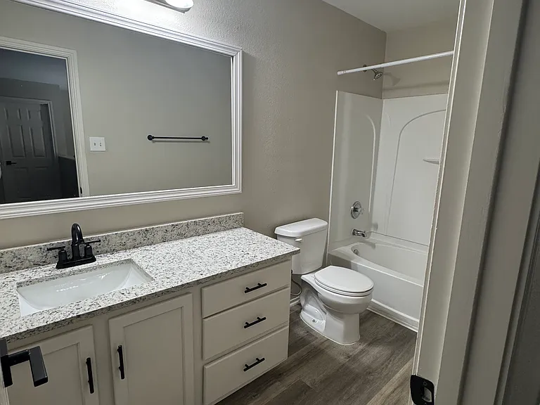 12818 Capri — Photo 8