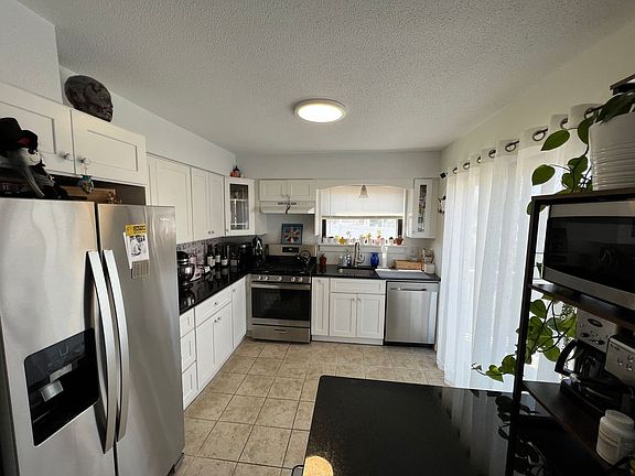 4th image of 501 Emerson Dr