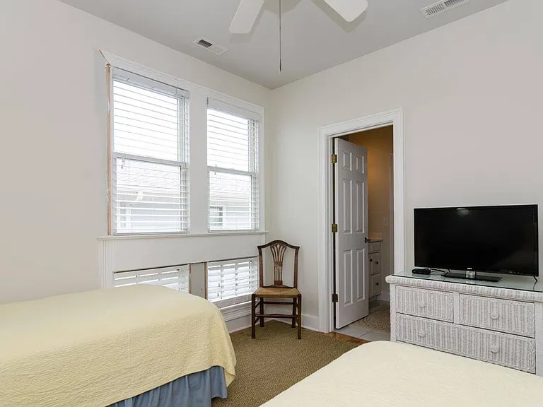 216 S Lumina Ave #B — Photo 23