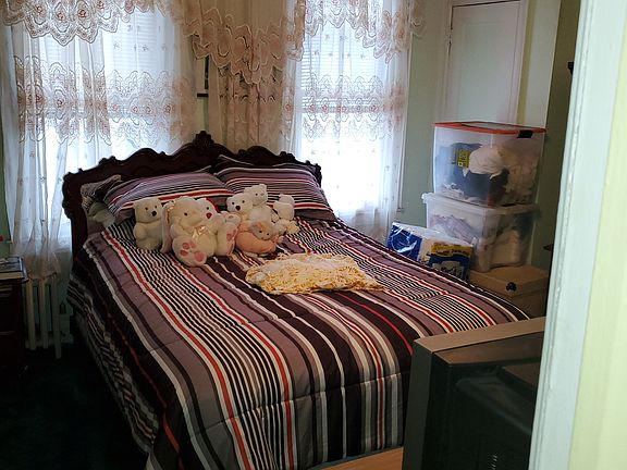 4th image of 606 E 52nd St