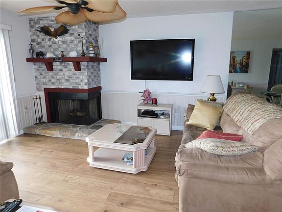 5th image of 135 Lakeside Dr