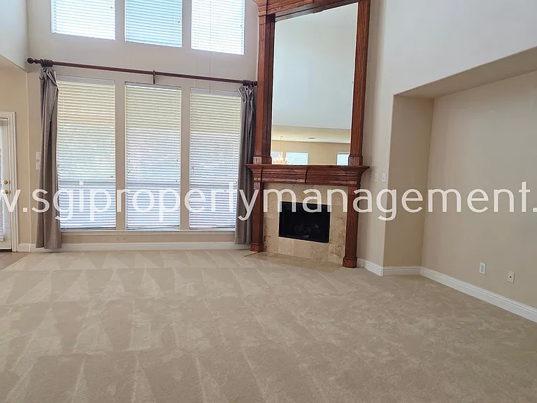 1902 Smoke Tree Trl — Photo 6