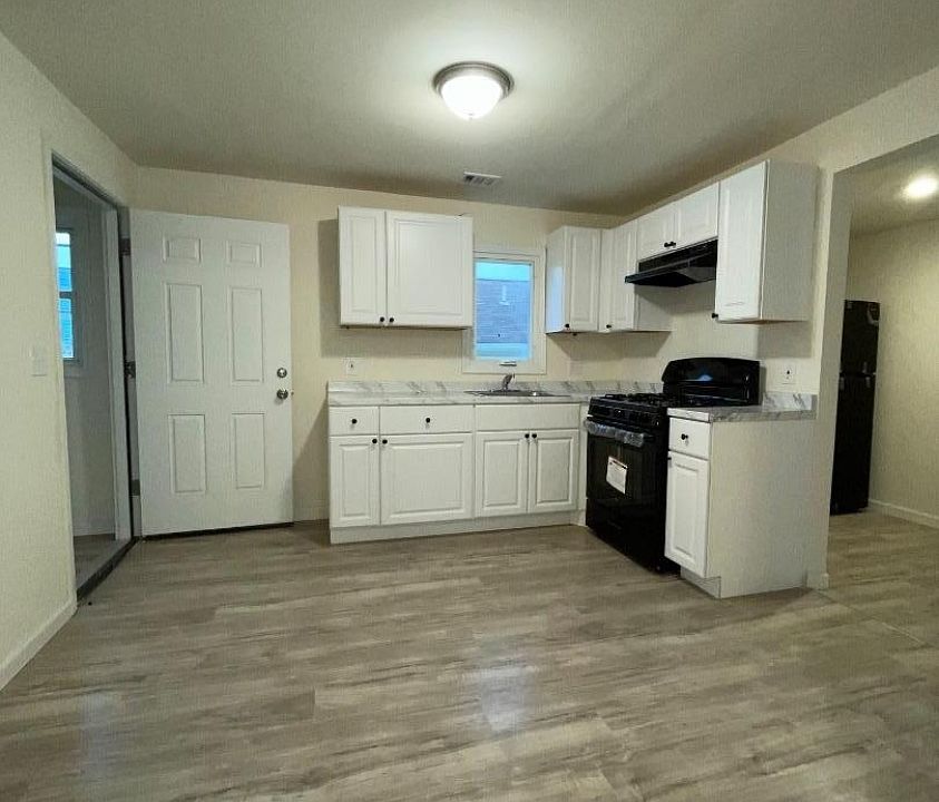 1st image of 322 New St