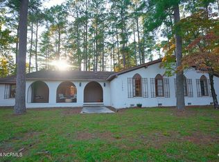 12540 Woodpecker Ln, Laurinburg, NC 28352