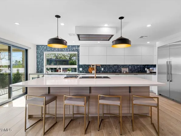 15615 N 8TH Place, Phoenix, AZ 85022