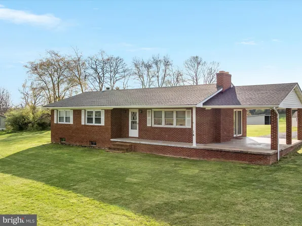 14 Rickard Dr, Lebanon Church, VA 22641