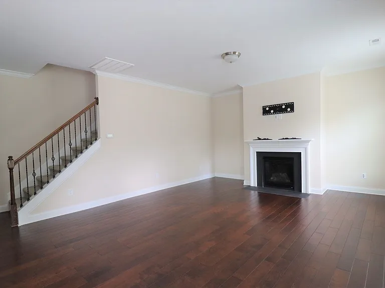 2042 Sinclair Trce — Photo 2