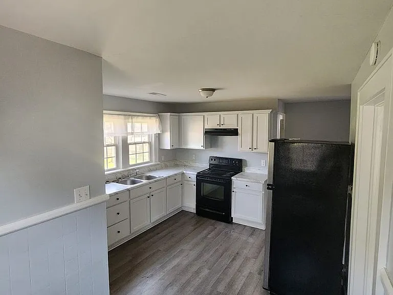 304 W 8th Ave — Photo 13