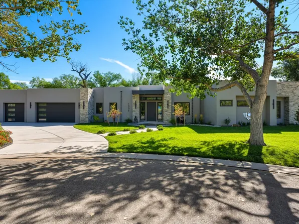 1004 Cottonwood Pl NW, Los Ranchos De Albuquerque, NM 87107