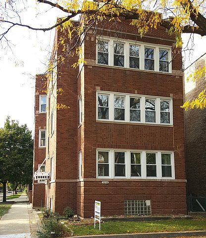 1st image of 7258 S King Dr APT 3
