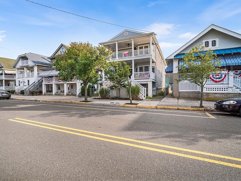 1st image of 853 Brighton Pl #2