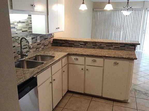 4th image of 3955 Knollcrest Dr