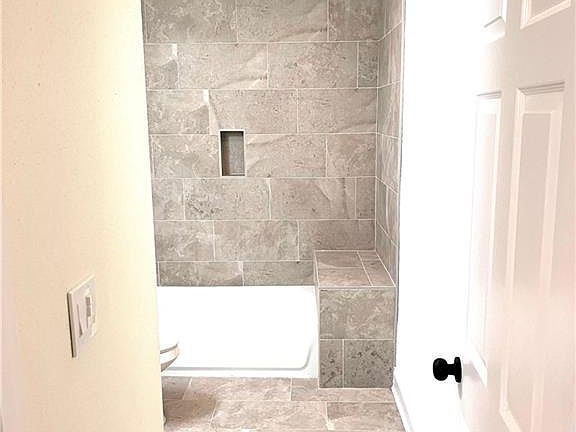 4th image of 646 Magellan St