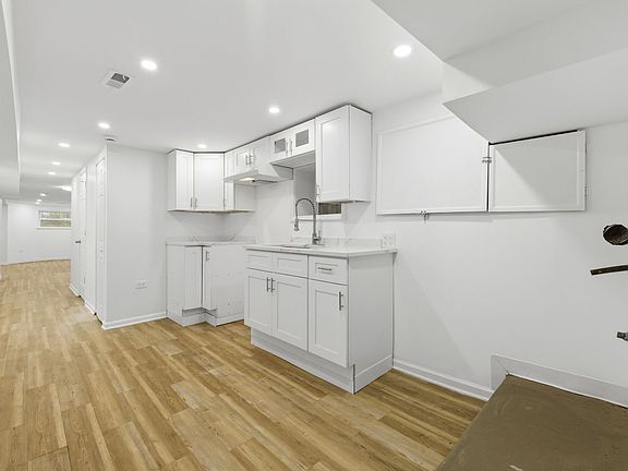 2nd image of 736 N Sawyer Ave #G