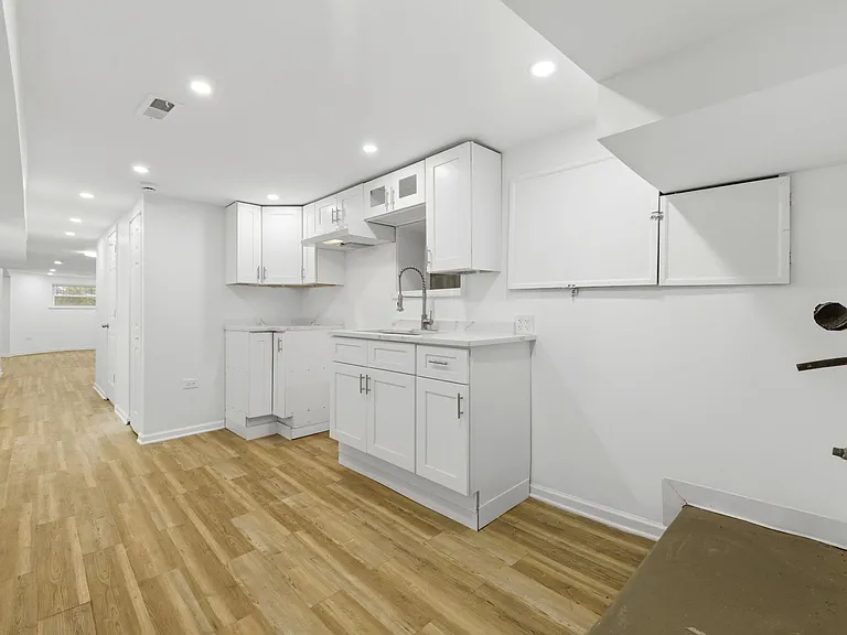 736 N Sawyer Ave #G — Photo 2