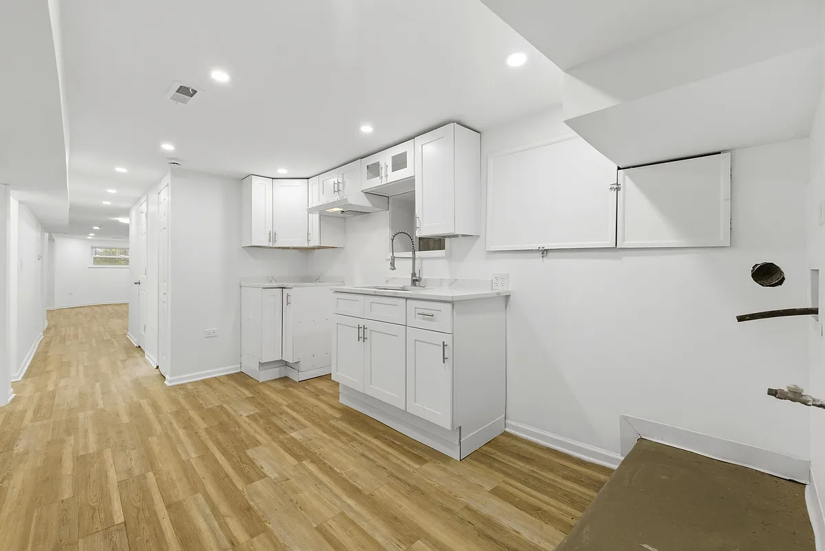 Building Photo - 736 N Sawyer Ave #G