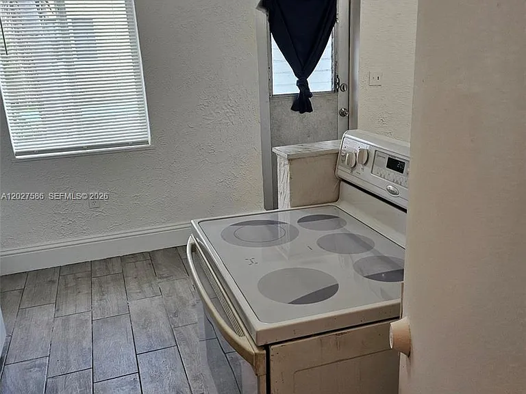 709 NE 4th Ct #2 — Photo 6