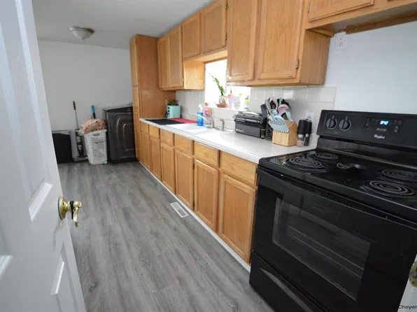 819 W 9th St, Cheyenne, WY 82007